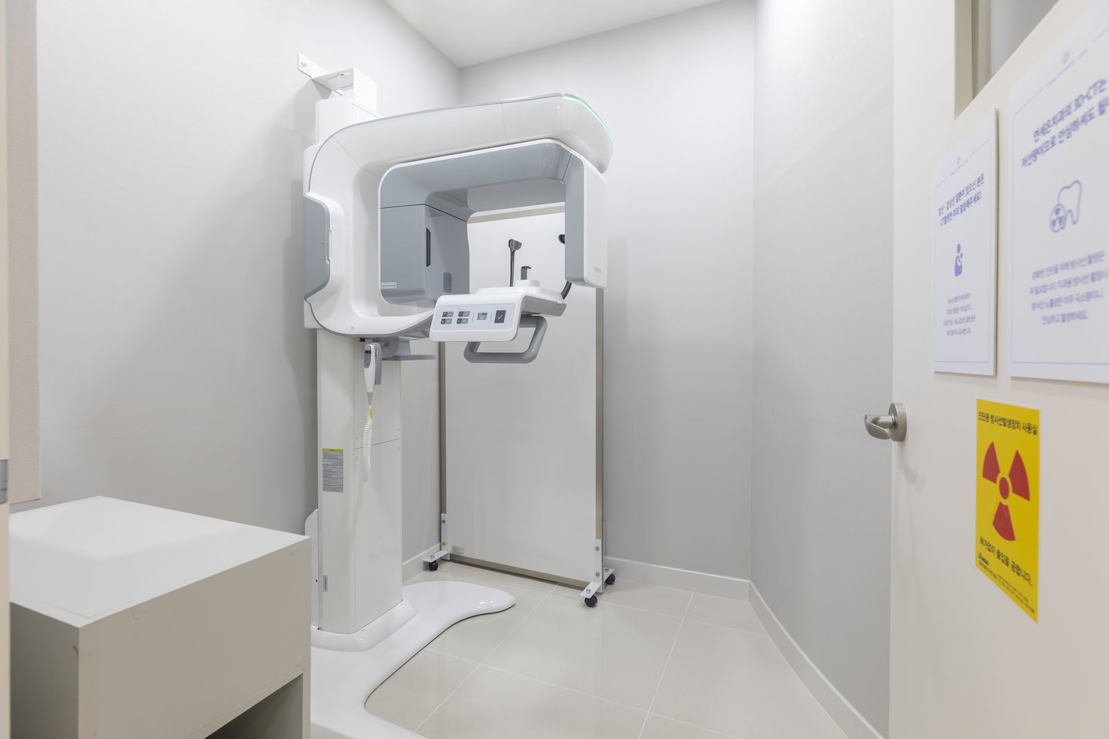 연세온치과의원 디지털 영상 진단실 — 3D CT 장비